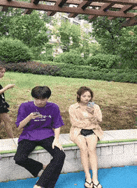 好了吧！谁让你多管闲事的这下帮倒忙了吧！[笑着哭]