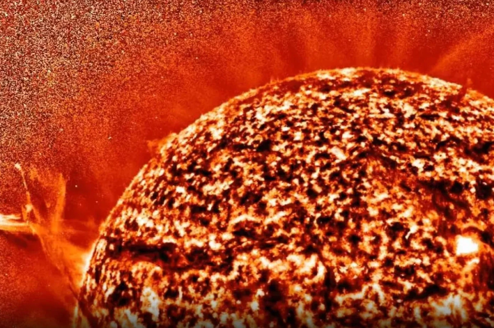 太阳于东北边缘释放出两个规模巨大的突起
