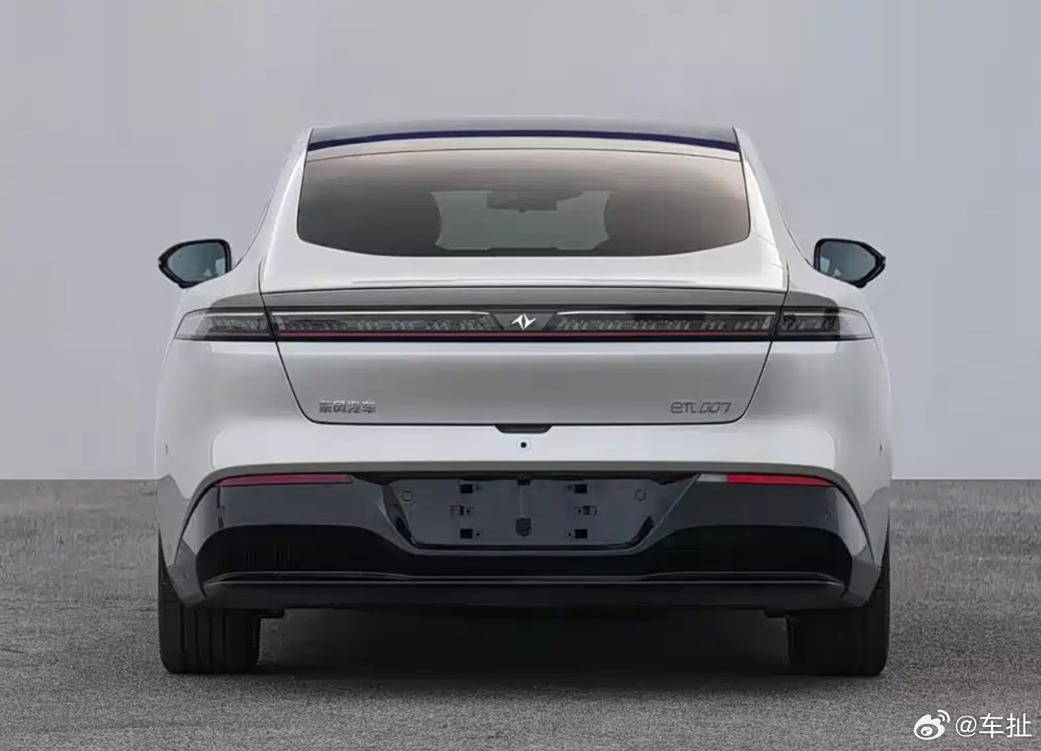 东风奕派官宣将在3月14日发布3款新车，包含奕派007闪现版、奕派008的新车色