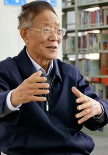 “我老了，不需要那么多钱，”2020年，一生抠门的大学教授王泽霖，却大手一挥捐出