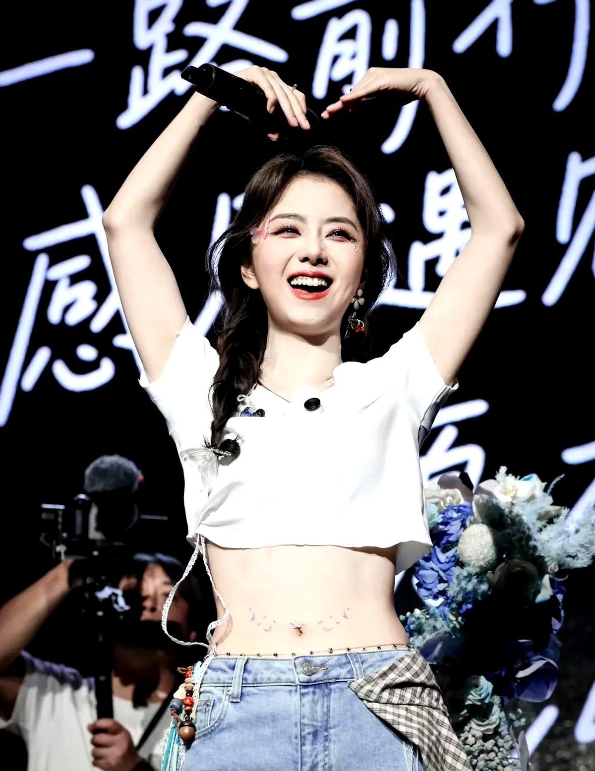 我就挺纳闷的，谭松韵这种演员，怎么就那么招人喜欢？她这人有点意思，出道这么多