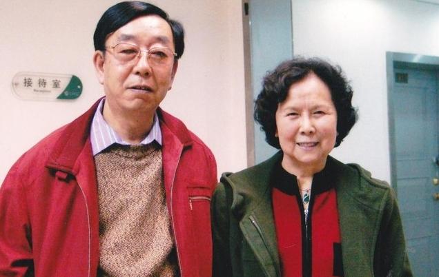 1983年，杨洁导演在录音室，突然听到一段很奇葩的音乐，问，“这谁写的，就用这个