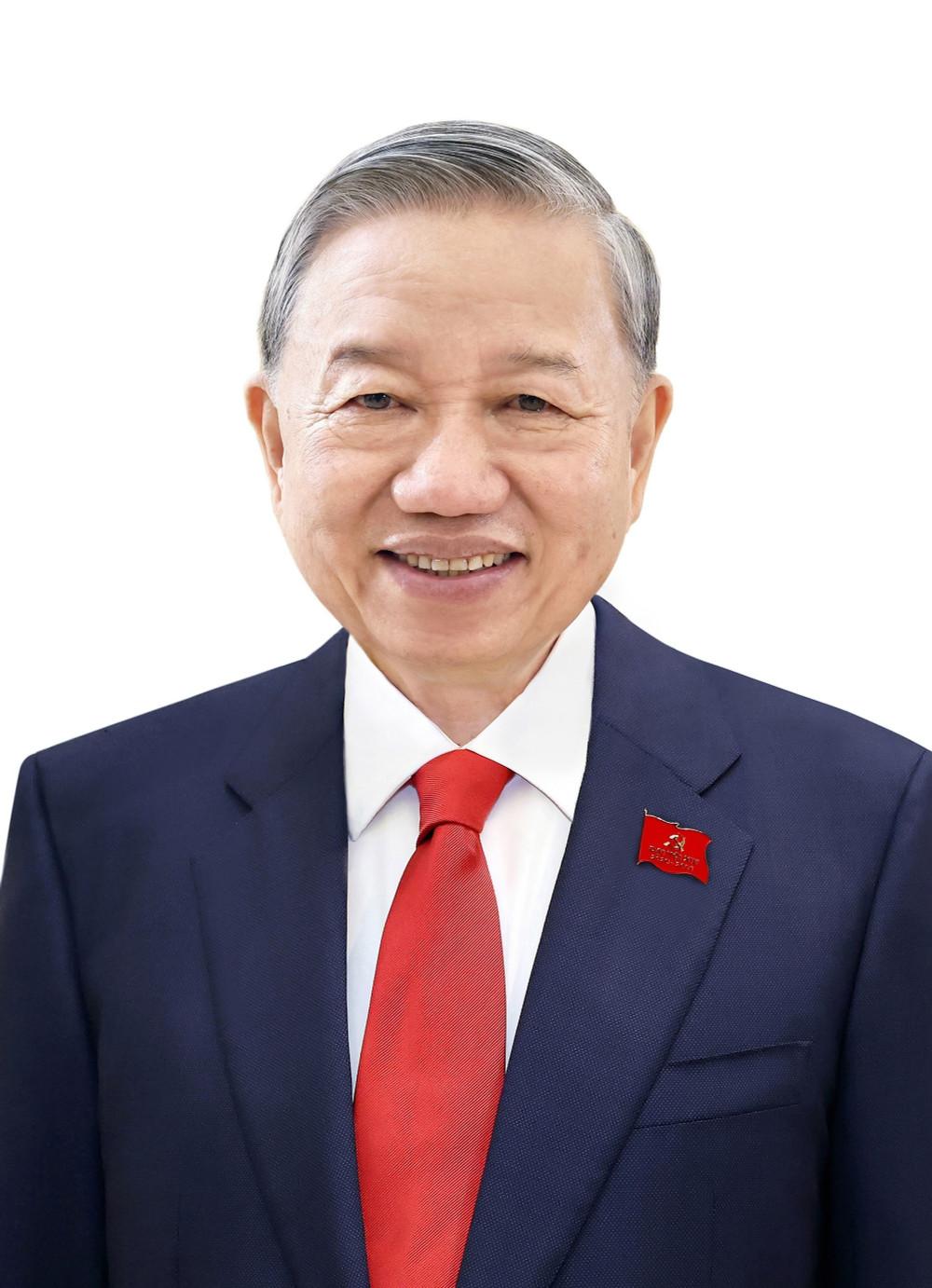 越南核心中枢入选名单正式公布，其中最让人惊讶的，当属阮晋勇的儿子阮青毅！看来，阮