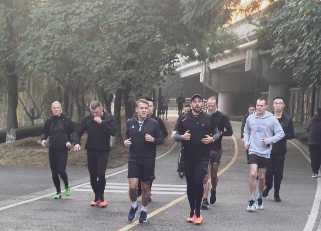 马克龙为中国打了一个超有说服力的安全广告！放眼全球，除了在中国，估计很难有