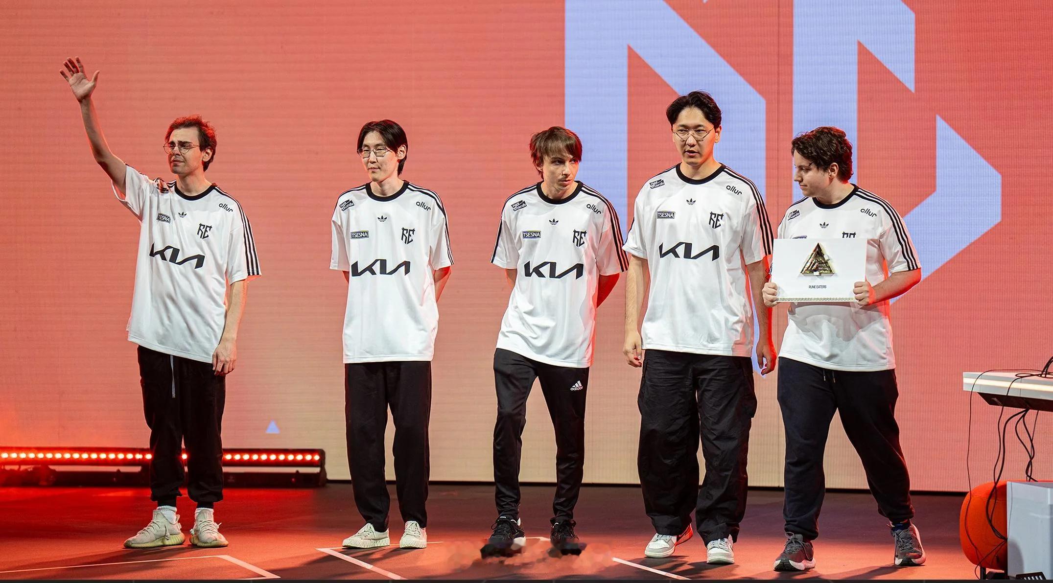 据悉下个赛季，会有多支韩国战队组建dota2分部采取类似LGD的形式，吸收东南亚