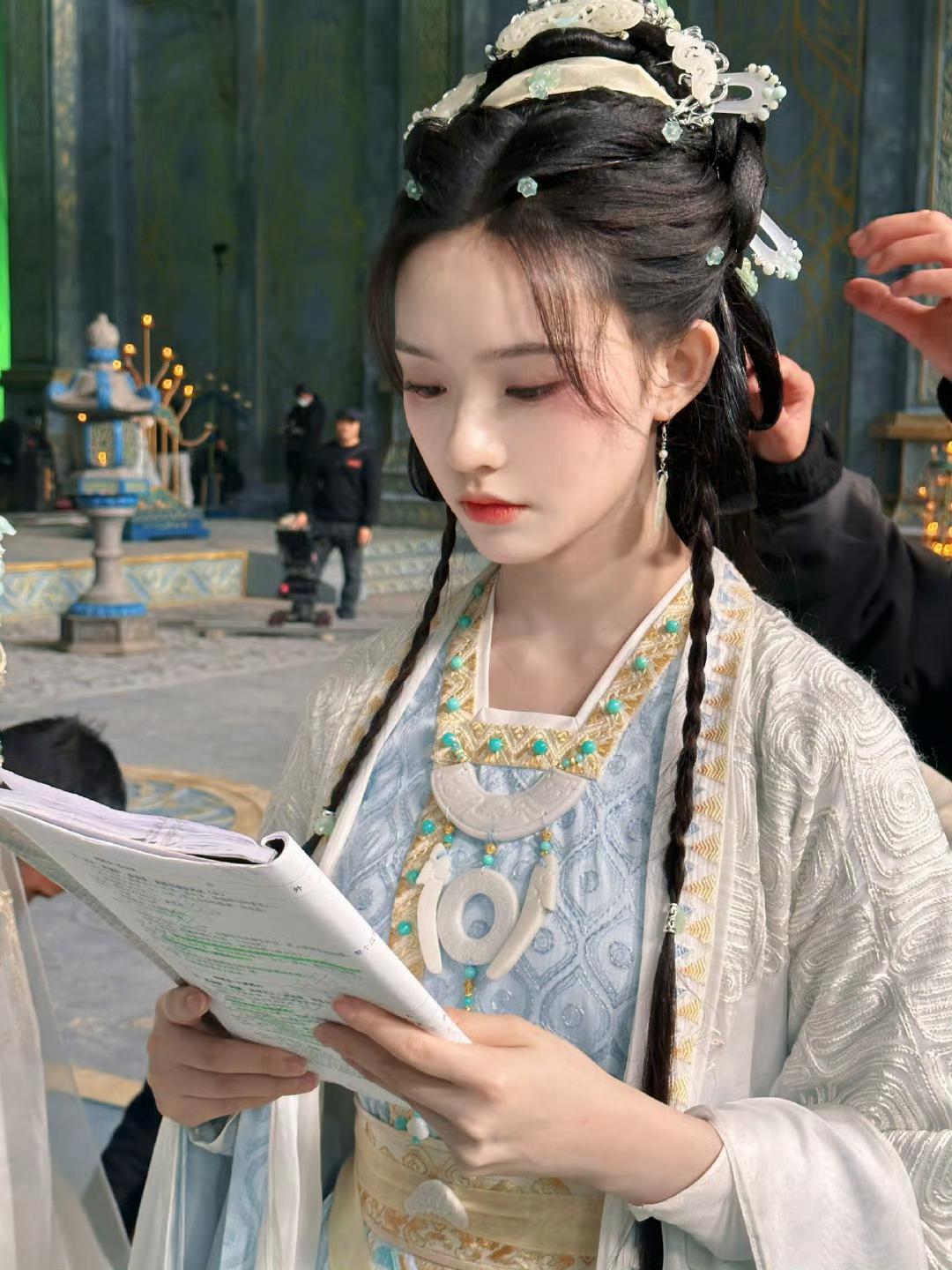 大早上醒来就看到林允更新啦，这么美今天一天都有好心情​