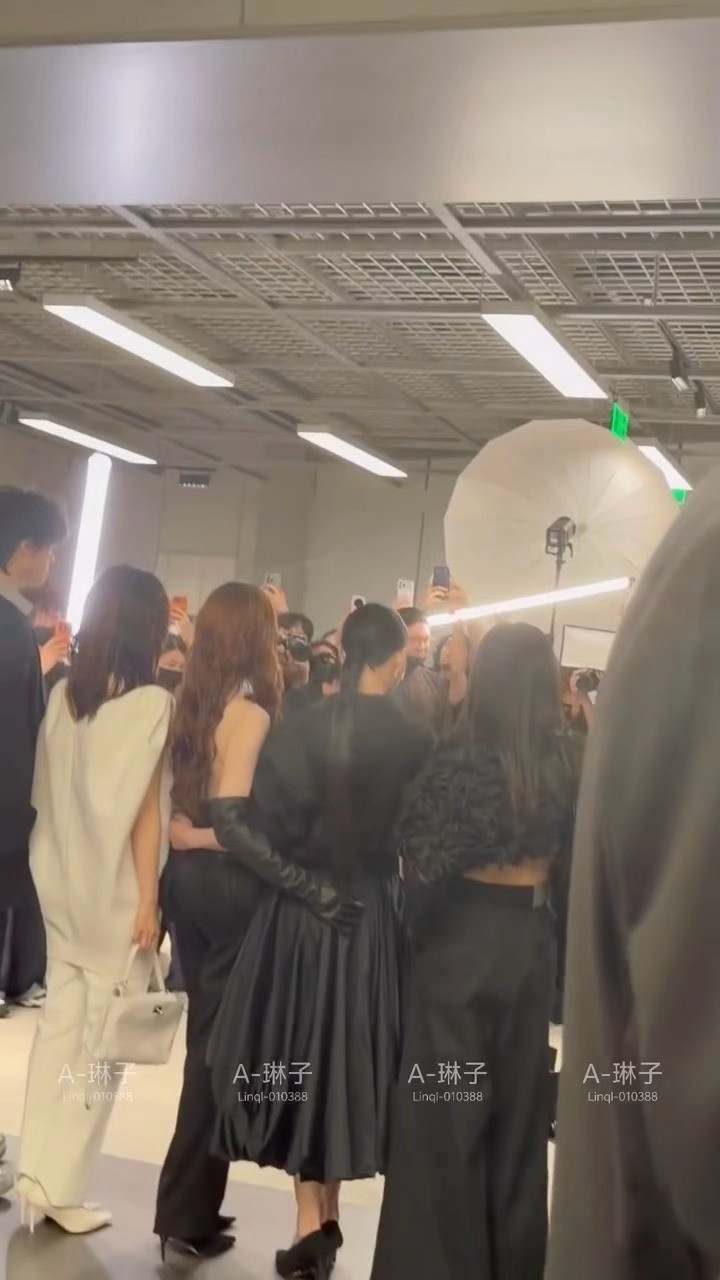 杨超越看起来很好搂