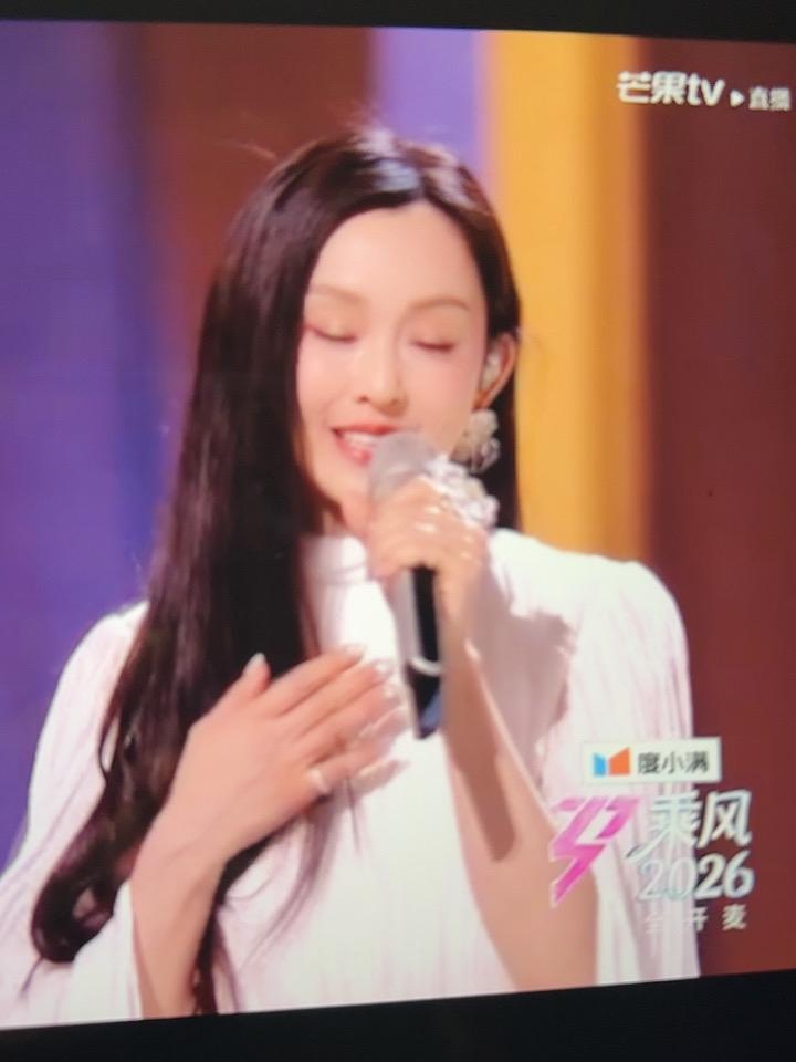范玮琪《如果的事》唱的好紧。我的天啊，姐姐这状态还是不够稳啊。嗓子没打开似的