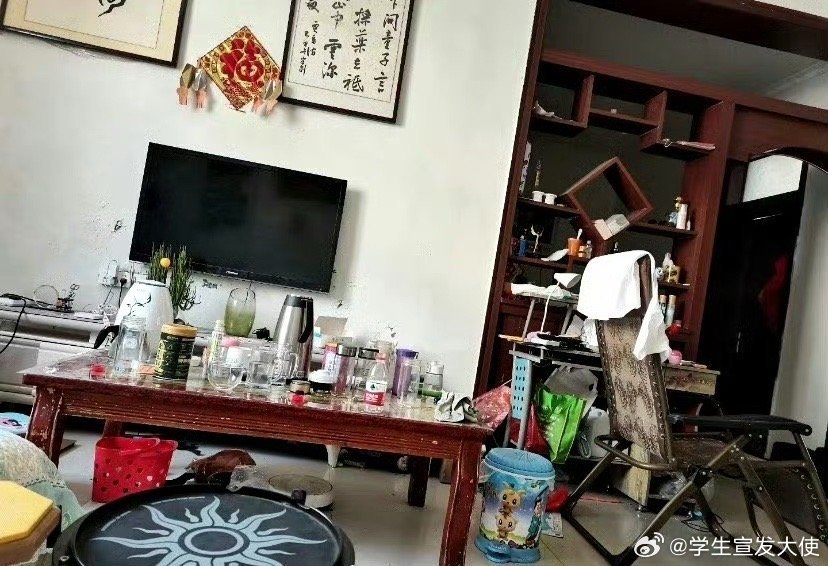 妈妈从来不收拾家里