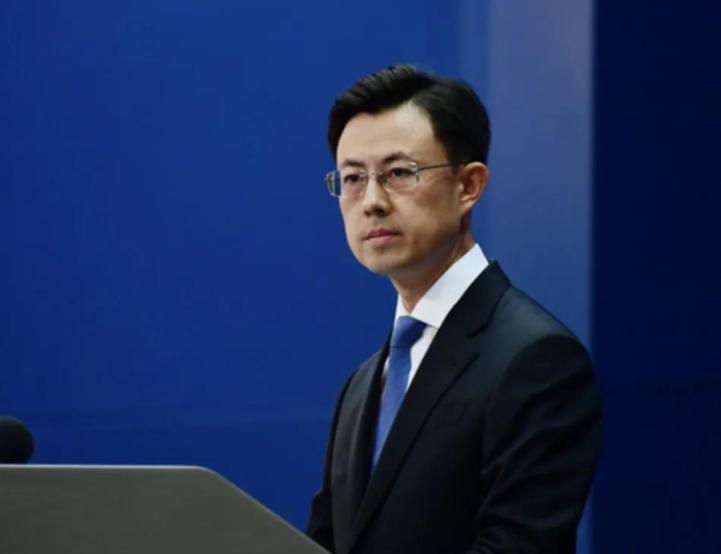 谁能想到，前几天还挥舞着关税大棒、要把欧洲盟友“往死里整”的特朗普，突然就变了脸