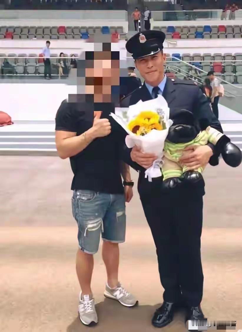 这才是，香港火灾最痛心的一幕整整12个小时，大火终于扑灭了，700多名消防员