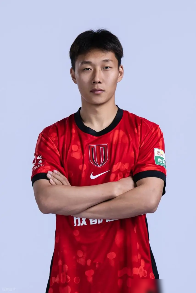 七个人同时进国家队，成都蓉城这次直接把国足集训队变成了自家训练基地。中超各队入选人数最多，刘殿座、蹇