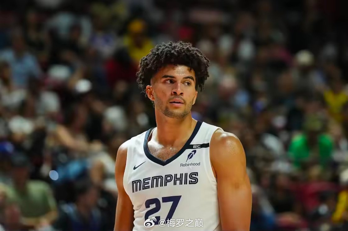 NBA夏联决赛，金州勇士以94-90的比分击败孟菲斯灰熊，夺得冠军。科沃德全场出