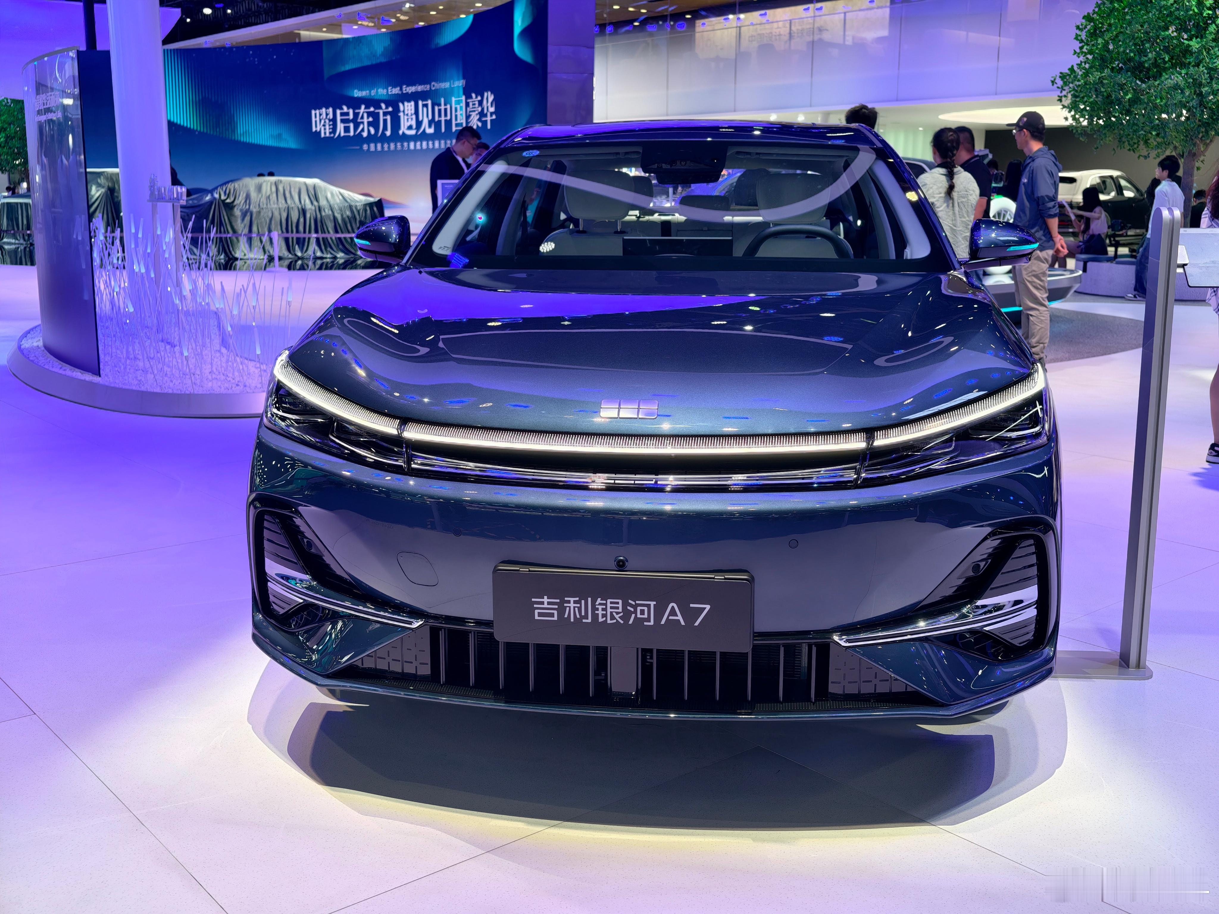 2025成都车展车314报道吉利汽车旗下吉利银河A7也来到了成都展车现场，在这