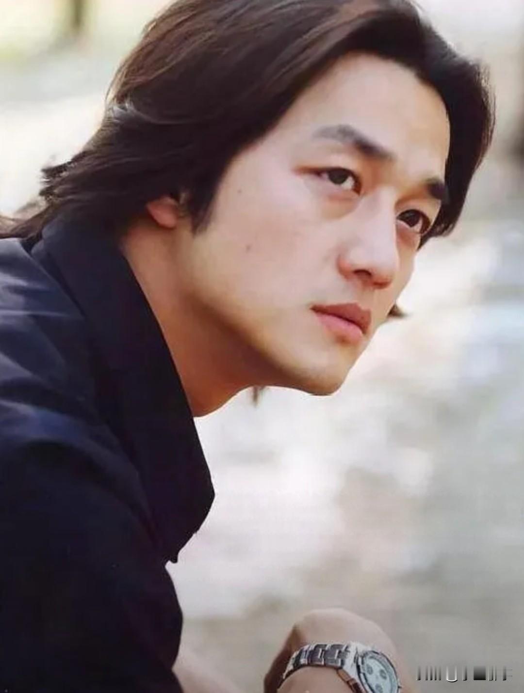 李亚鹏这次算是把“老脸”都丢尽了。直播卖个外套，声嘶力竭演了半天，结果一看价