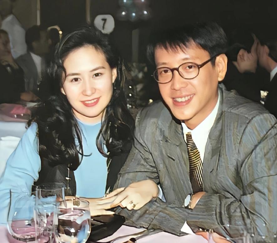 看何超琼和许晋亨亲密互动时的肢体语言，彼此真心的爱过。青春貌美的豪门贵女嫁给风