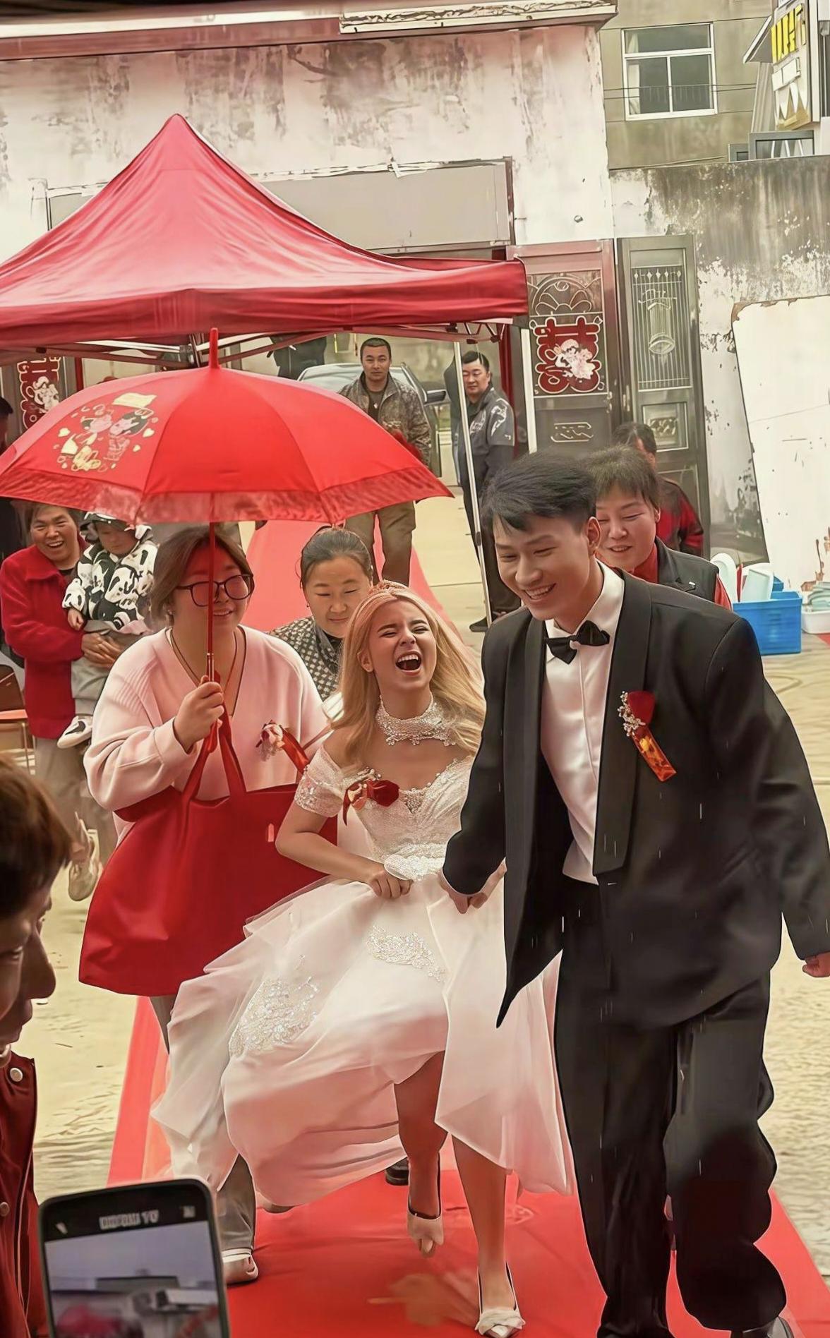 一场农村婚礼引发全国关注，5月6日，30岁的中国小伙迎娶了24岁的摩洛哥新娘伊曼