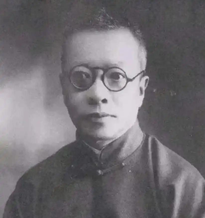 1904年，新婚夜，钱玄同被哥哥一把推进洞房前，听到一句让他头皮发麻的“嘱咐”：