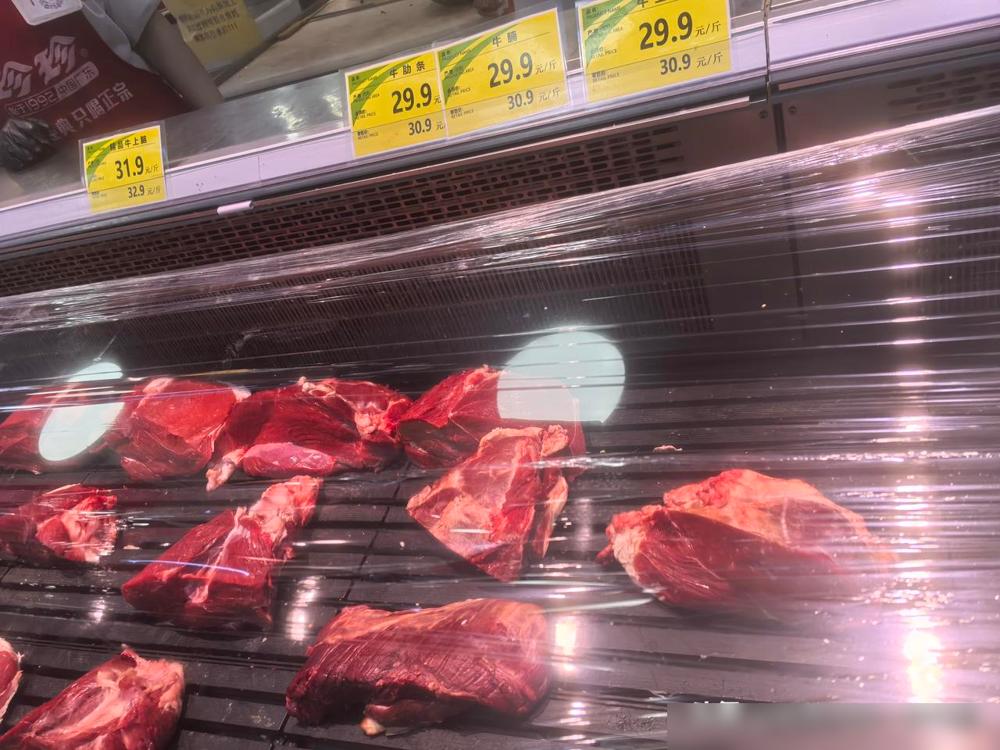 不知道大家注意到没，今年牛肉、羊肉、猪肉三大肉品，猪肉下跌的最狠。我们这儿菜