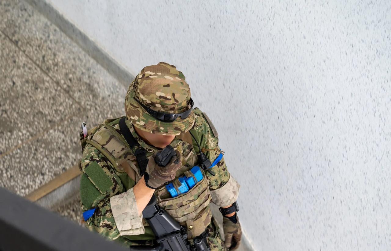 韩军特种部队士兵使用SCAR突击步枪和MRAD狙击步枪。
