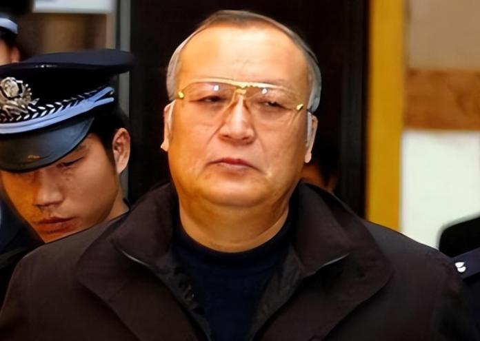 美国榨干了中国外逃贪官身上的油水，将具具干尸退给中国，门都没有。如果美国仍然坚持