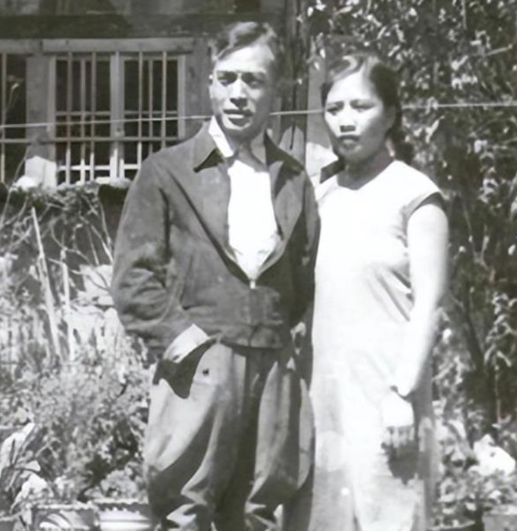 1938年，周总理安排一女特工打入国民党内部，谁知她竟嫁给国军高官，身份暴露后，