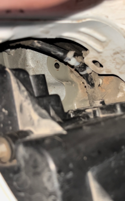 这就是4S店的维修水平?不是异响、就是车漆问题，还少螺丝。去年出了担事故，全程在