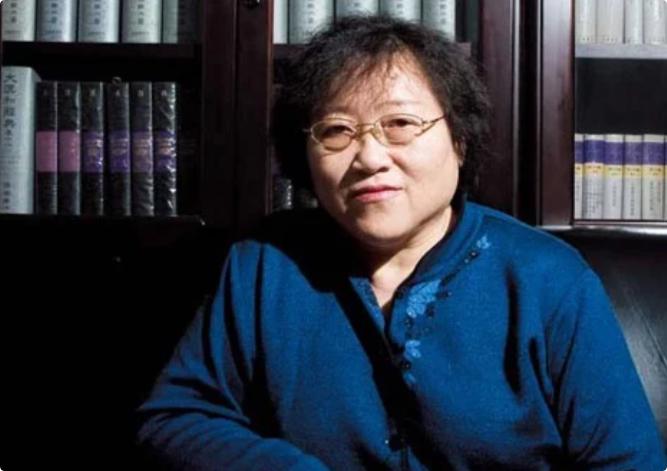 性学专家李银河说：“给所有男人一个忠告，不管女人多漂亮，身材多好，你俩好到穿一条