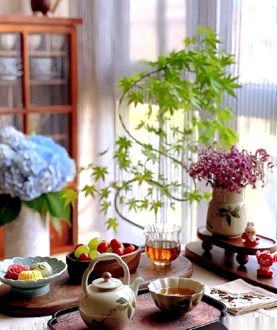 有人总结了高中十年。不对，是十个字。第一个字，就让我后背发凉——睡。凌晨一点