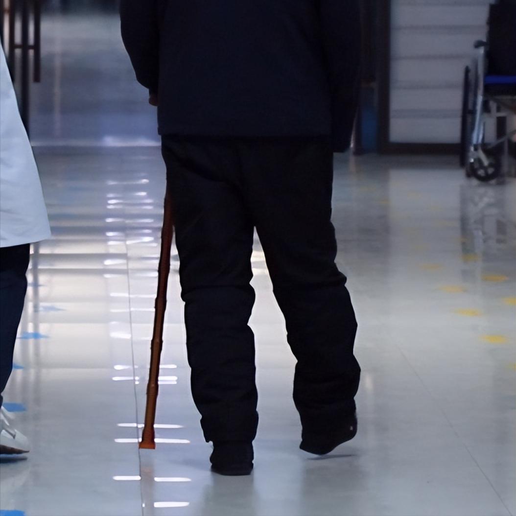 偏瘫你就走吧，越早开始问题越大！很多偏瘫朋友心急想练走路，却不知过早行走隐患重