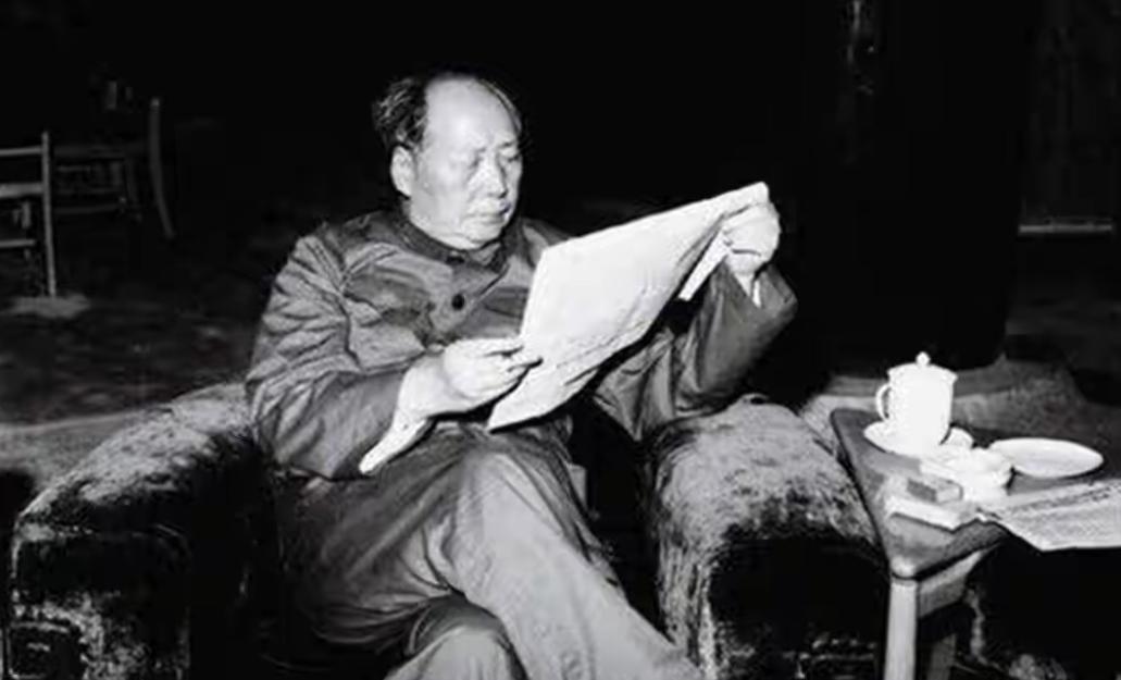 你猜抗战胜利以后，毛主席为什么甘冒弥天大险，深入龙潭虎穴去重庆谈判?就是因为人民