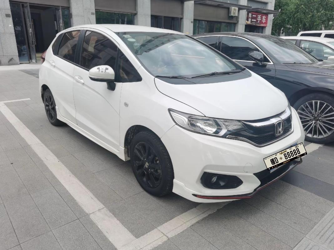 预算卡在5万块钱，选台家用代步车，很多人都会纠结二手飞度和骐达这两台车，两款都是
