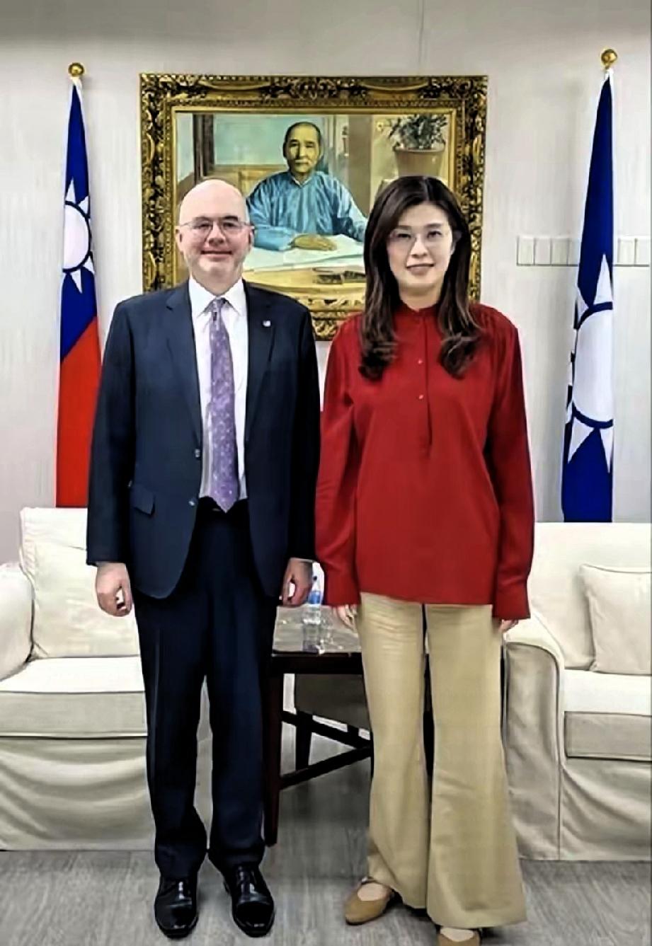 国民党主席郑丽文发表声明，4月22日，国民党主席郑丽文与美国在台协会（AIT）