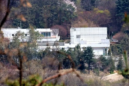 尹锡悦连枕头都不留给李在明听说李在明总统临时入住的汉南洞官邸之前是尹锡悦夫妇