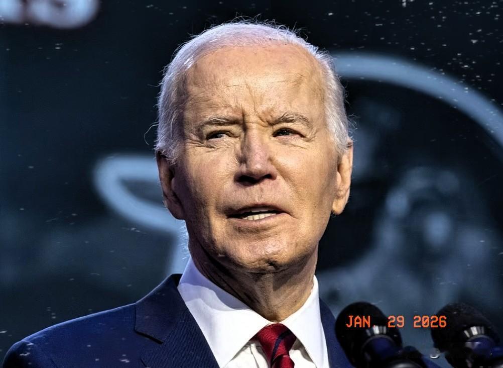 美国霸权的倒计时，已经被特朗普按下了！拜登这一嗓子，彻底喊破了华盛顿的尴尬：我们