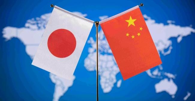 日本与美国正在举行军演，日本还没有高兴几天，中俄的轰炸机编队就来了！中俄轰炸机还
