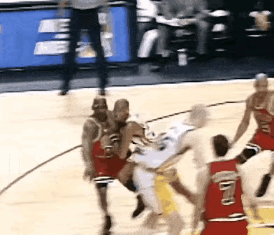 以前的NBA！现在的NBA！有啥区别？这就是区别！[捂脸哭][捂脸哭][捂脸哭]所