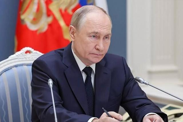 痛定思定，高市早苗想通了：跟中国动手之前，一定要先哄好普京。台海风声紧，日本