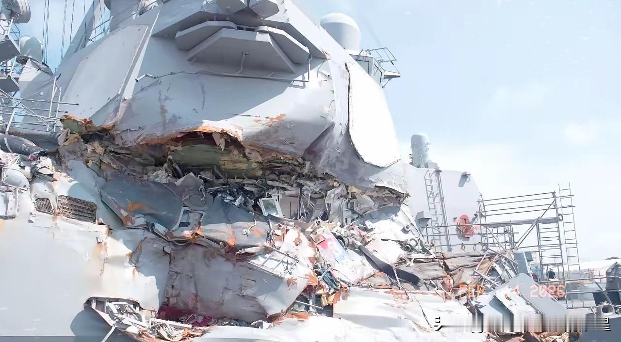 之前大家总笑话印度，没想到这一次轮到美国了，自己军舰相撞，士兵第一时间想到的不是