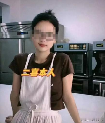 真离谱！2025年9月江苏启东一位33岁的甜品店老板娘，出轨店内18岁暑
