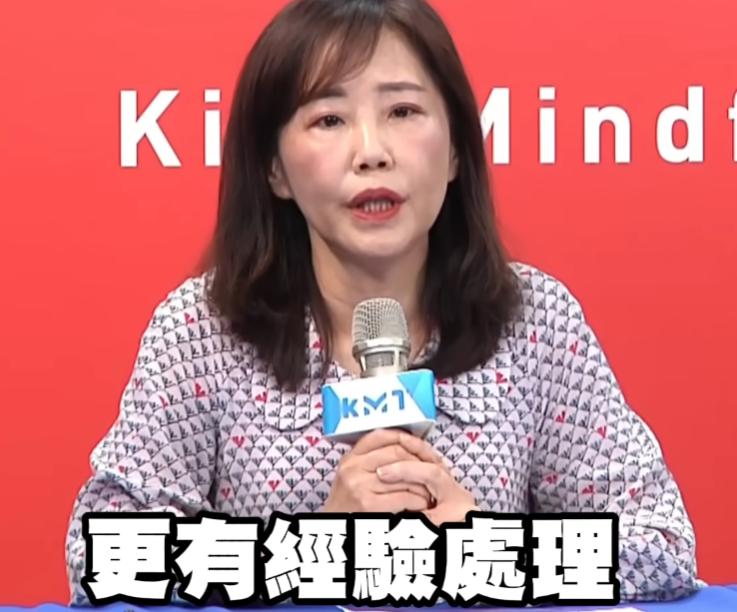 刚刚在看尹乃菁回应所谓“陆委会”对郑丽文访问的要求，尹乃菁回应：在两岸关系上，国