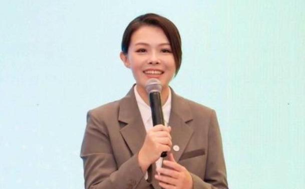 民进党新竹市长参选人庄竞程、“立法委员”苗栗市长参选人林月琴与民进党发言人吴峥今