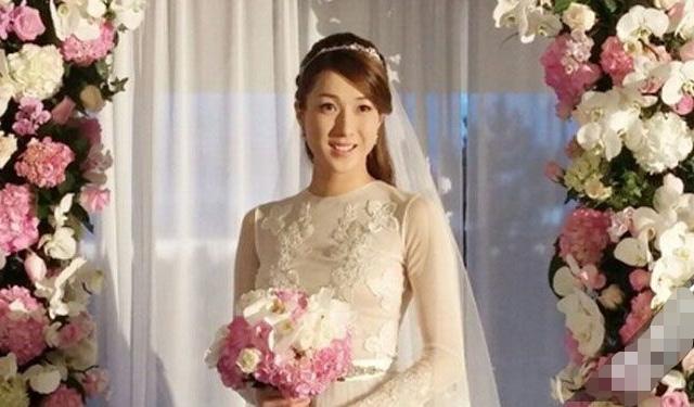 钟嘉欣十年婚姻撕破脸：从4天闪婚到对簿公堂，童话碎得有多彻底？谁能想到，当