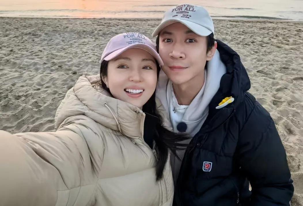 董璇真是妥妥的人生赢家！2017年就在阿那亚买了别墅，最近她带着新婚丈夫张维伊去