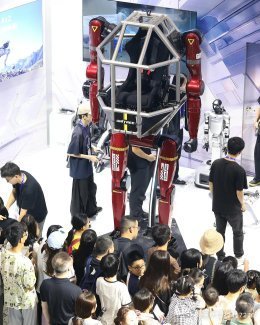 王兴兴回应造390万载人机甲​