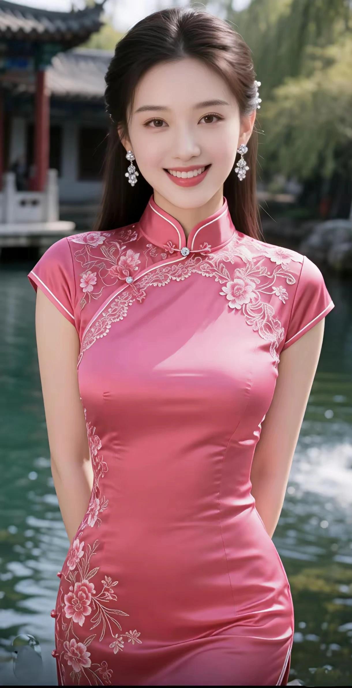 美女穿衣镜前站，自我欣赏展美颜。玉体白皙裹旗袍，闭月羞花沉鱼雁。