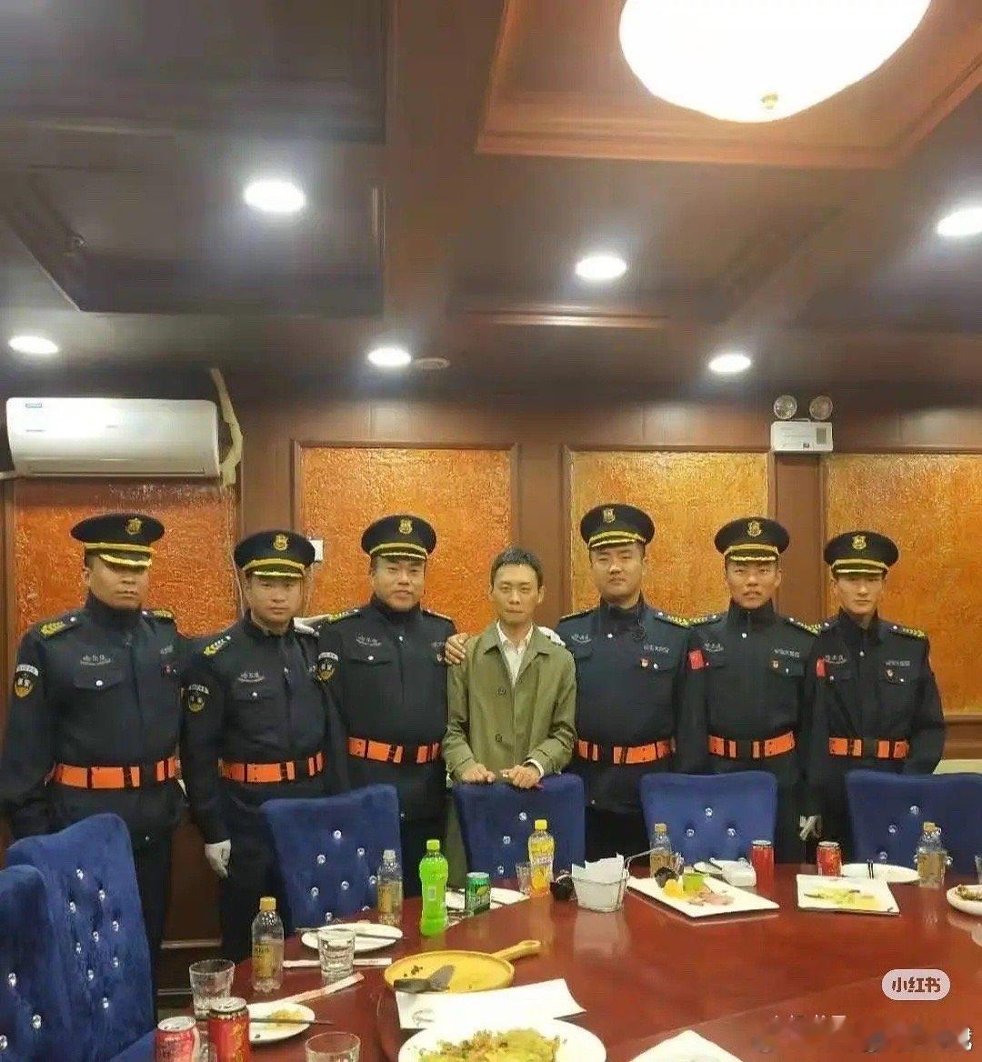 哈哈哈哈哈哈哈哈哈哈哈哈小图还以为有银手镯​​​