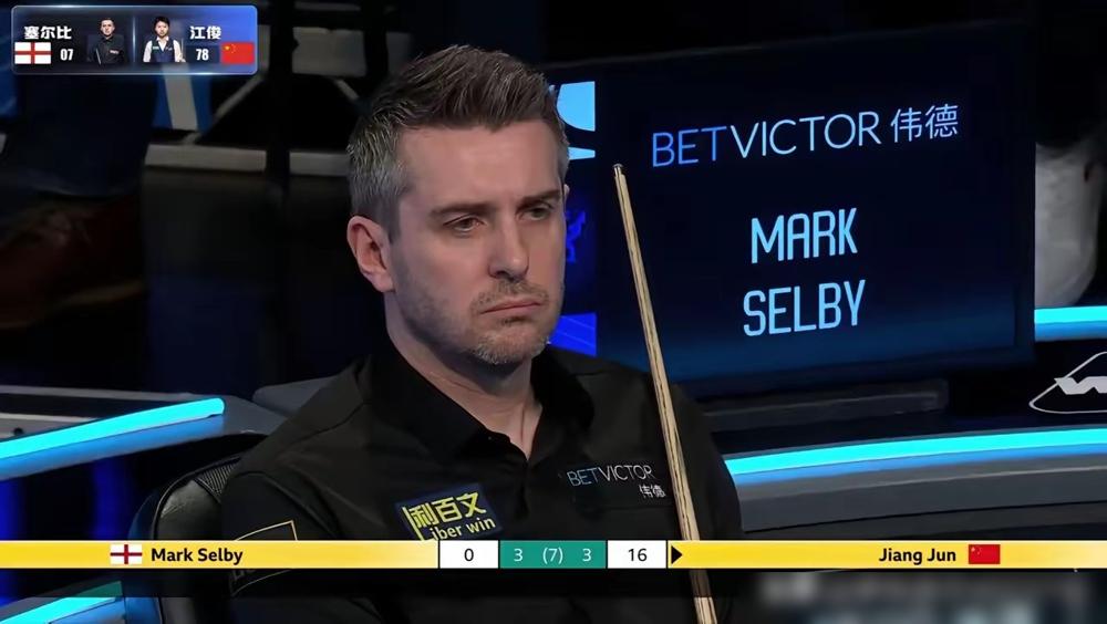 20岁江俊，中国斯诺克新出的“磨王”。一杆球，平均耗时32.8秒。擦杆、起身