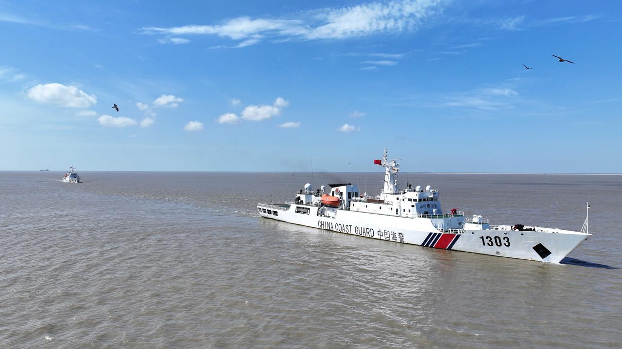 7月31日，解放军海空精锐尽出，美航母打击群紧急后撤，菲律宾大失所望？7月3