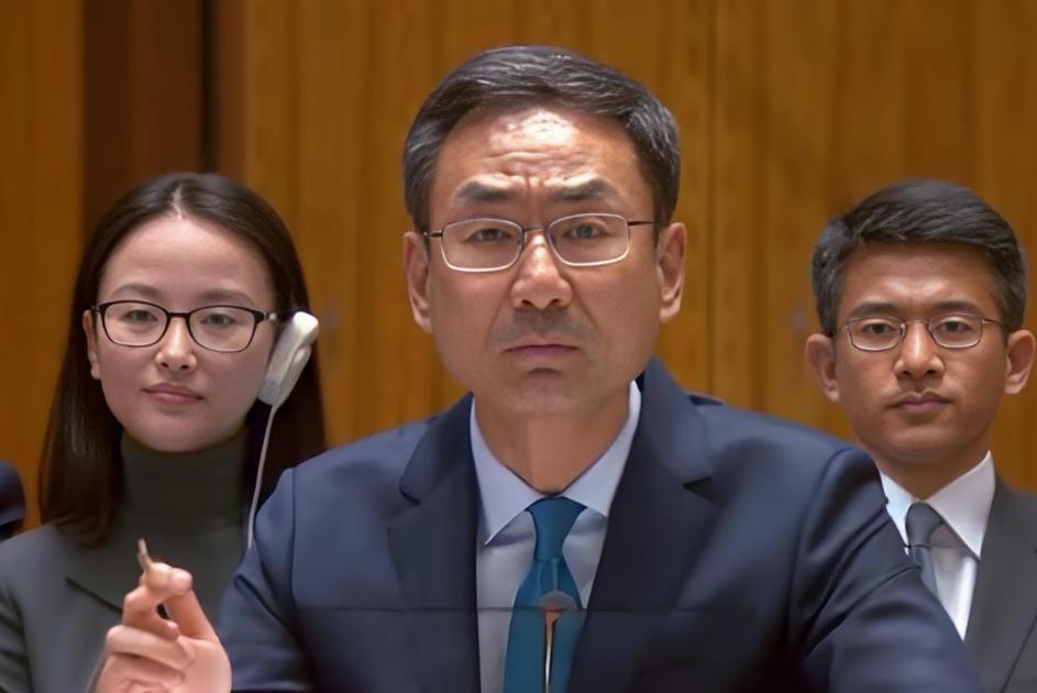 特朗普现在估计正在白宫里气得拍桌子，他精心布置的围堵大网，竟然被一种无声的战术给